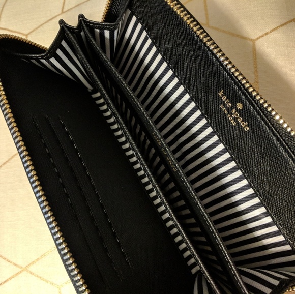 NWOT Kate Spade Black Wristlet - Picture 3 of 4